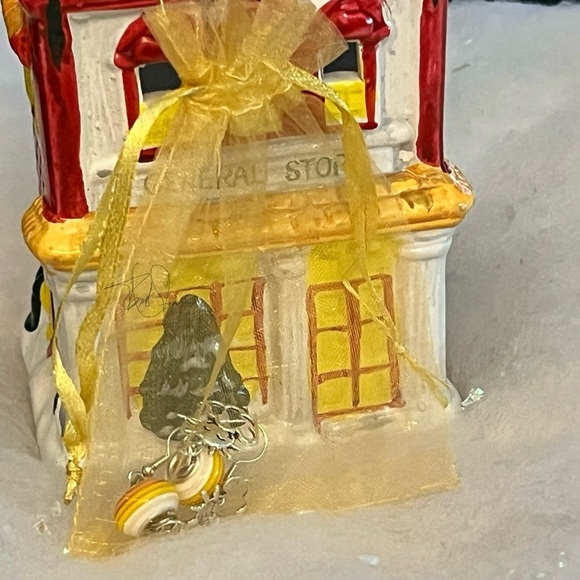 Sunrise Surprise Earrings with a bead in the colors of the sky - Picture 5 of 9